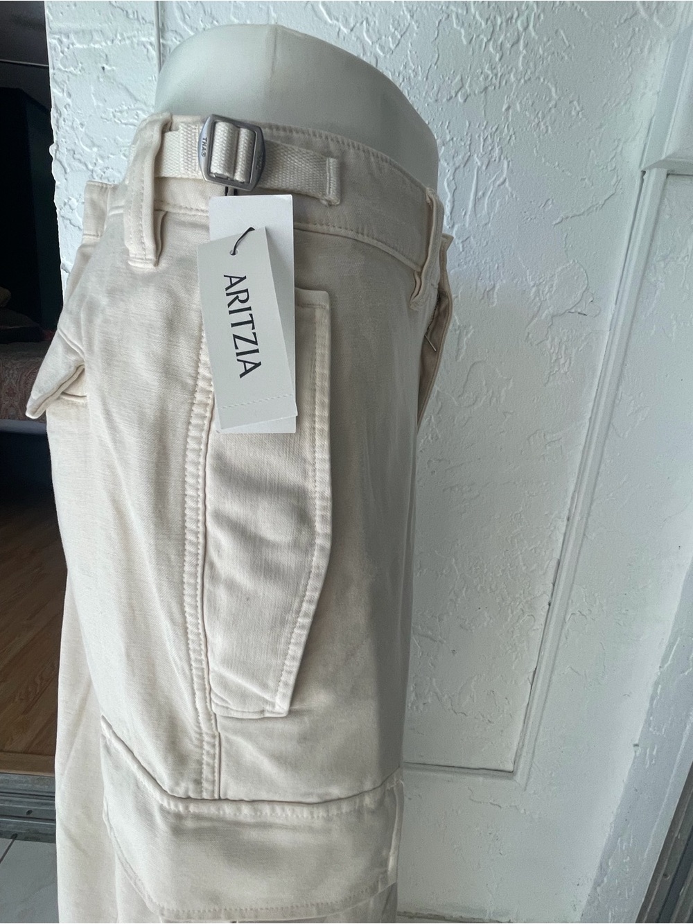 Aritzia TNA Beige Cargo Pants - Picture 7 of 9